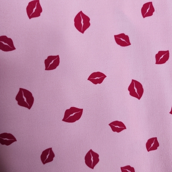 Torrid Pink Lips Studio Knit Chiffon Puff Sleeve Surplice Top 00 - Picture 9 of 9